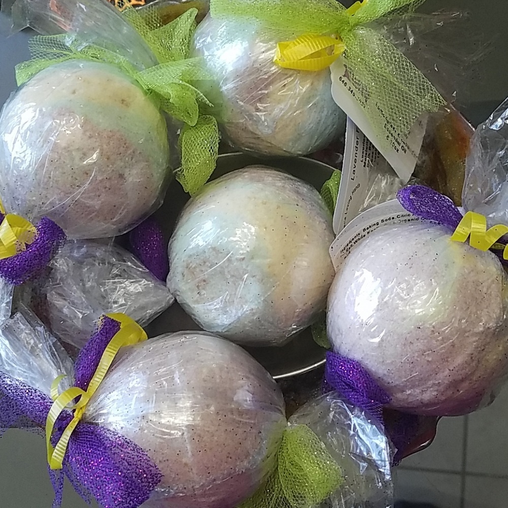 Glennceria Loving Hands  Lavender Fields Bath Bomb